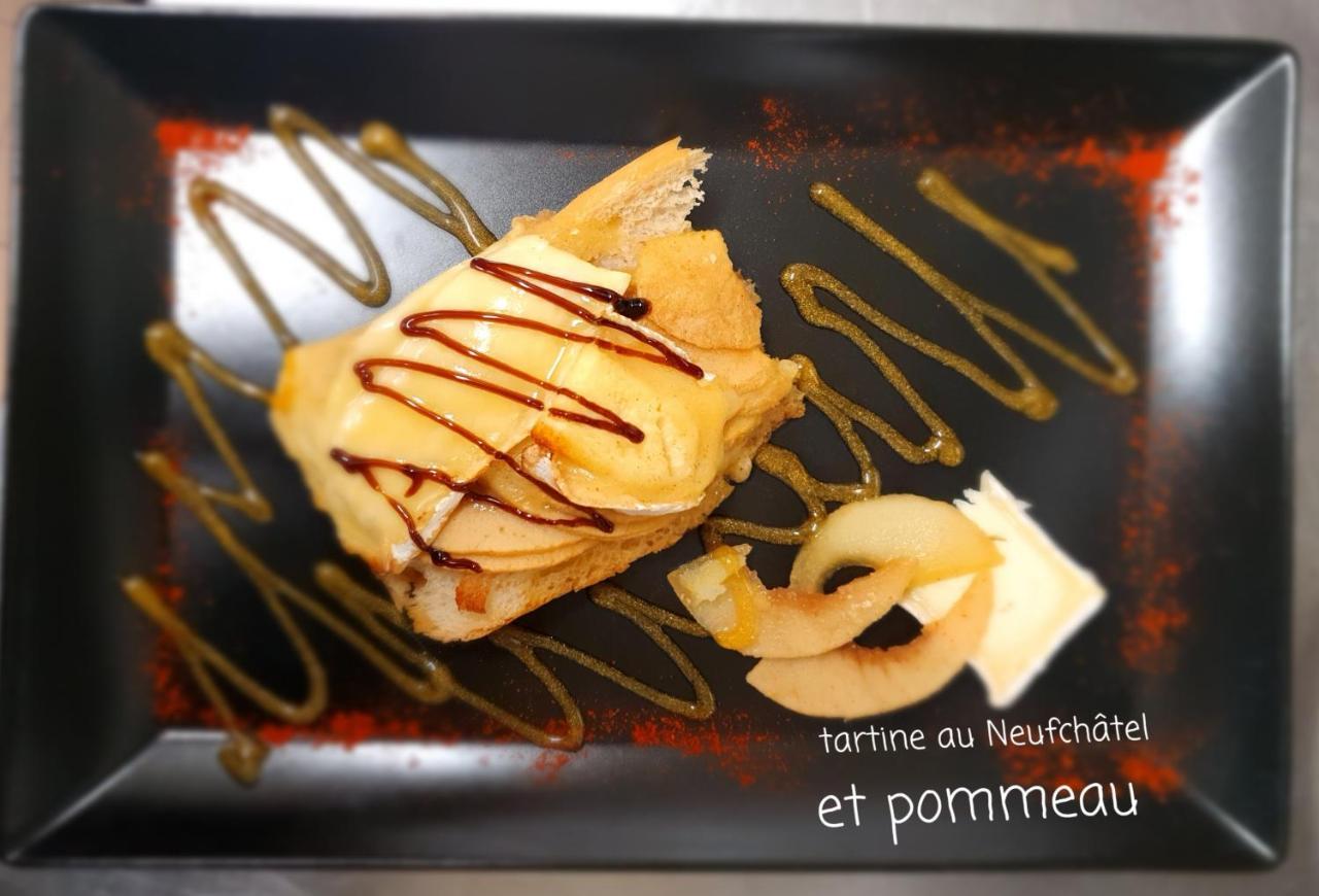 Hotel Restaurant La Paix La Robe Et Le Palais Forges-les-Eaux Εξωτερικό φωτογραφία